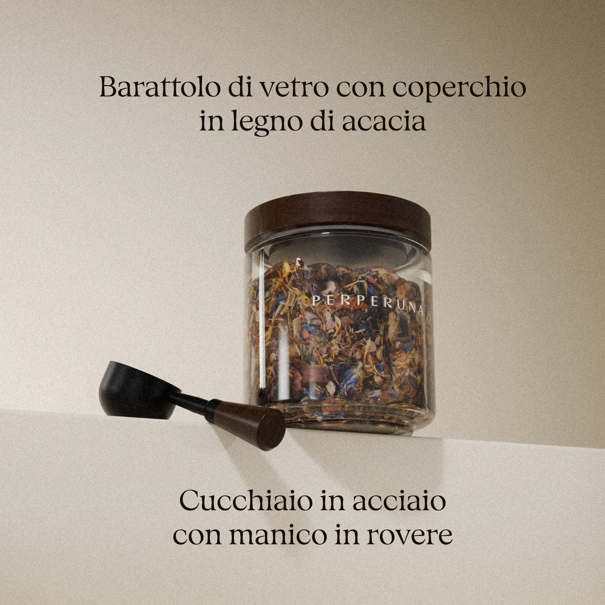 Barattolo di vetro con coperchio in acacia e cucchiaino in acciaio con manico in rovere